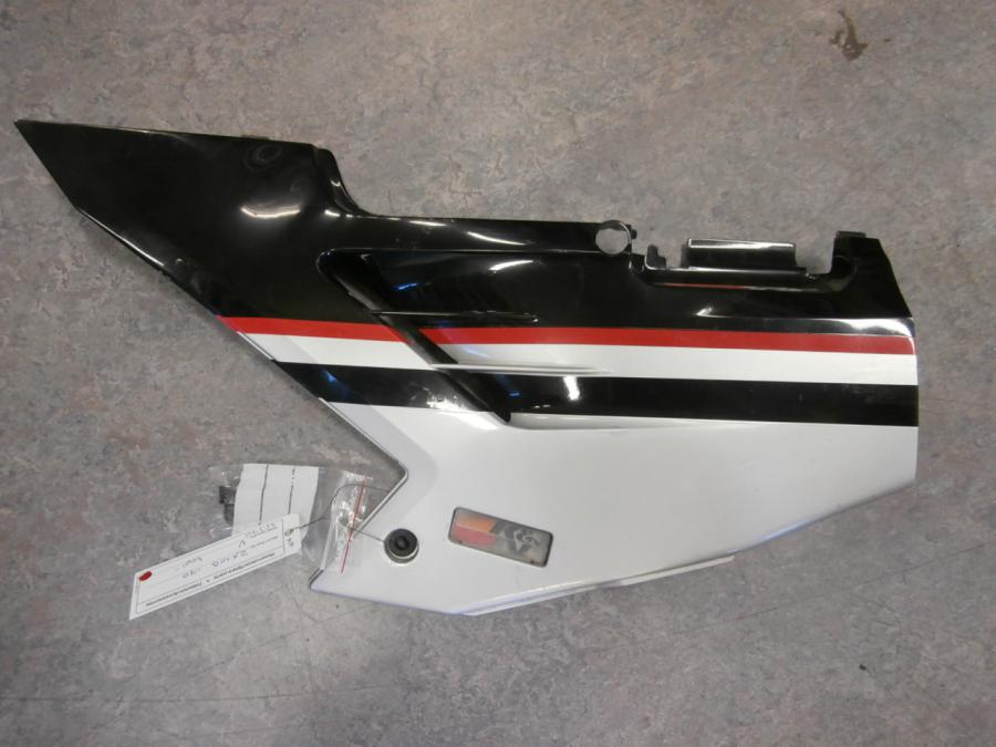Framsidan på Sidopanel från en Kawasaki ZX-10 -1990 motorcykel.