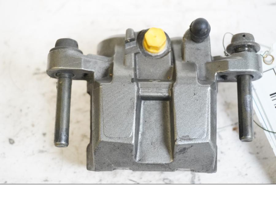 Framsidan på Bromsok från en Yamaha YZF R6 -2000 motorcykel.