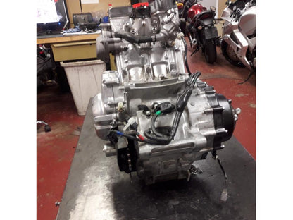 Vänster sida på Motor från en Honda ADV 750 -2017 motorcykel.