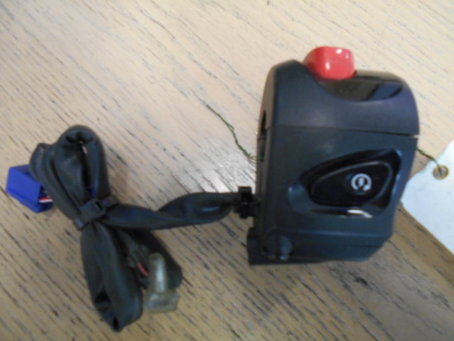 Framsidan på Styrelreglage från en Yamaha FZ-6 -2007 motorcykel.