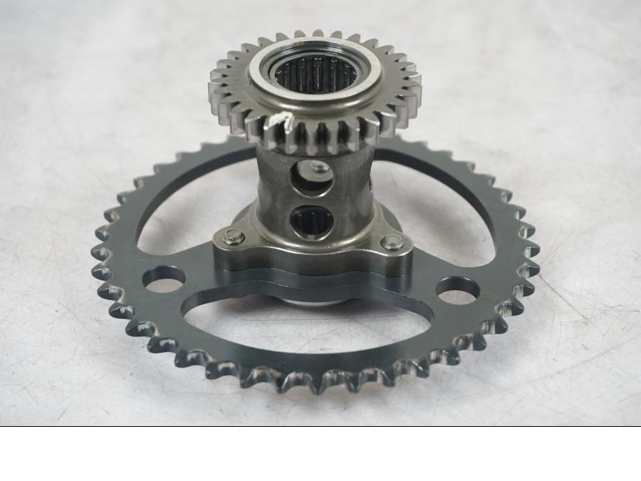 Framsidan på Kamkedjedrev från en BMW R 1200 GSA -2014 motorcykel.