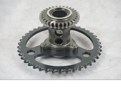 Framsidan på Kamkedjedrev från en BMW R 1200 GSA -2014 motorcykel.