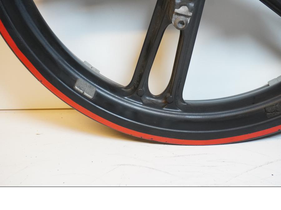 Extrabild6 på Fälg från en Yamaha YZF-R 125 -2009 motorcykel.