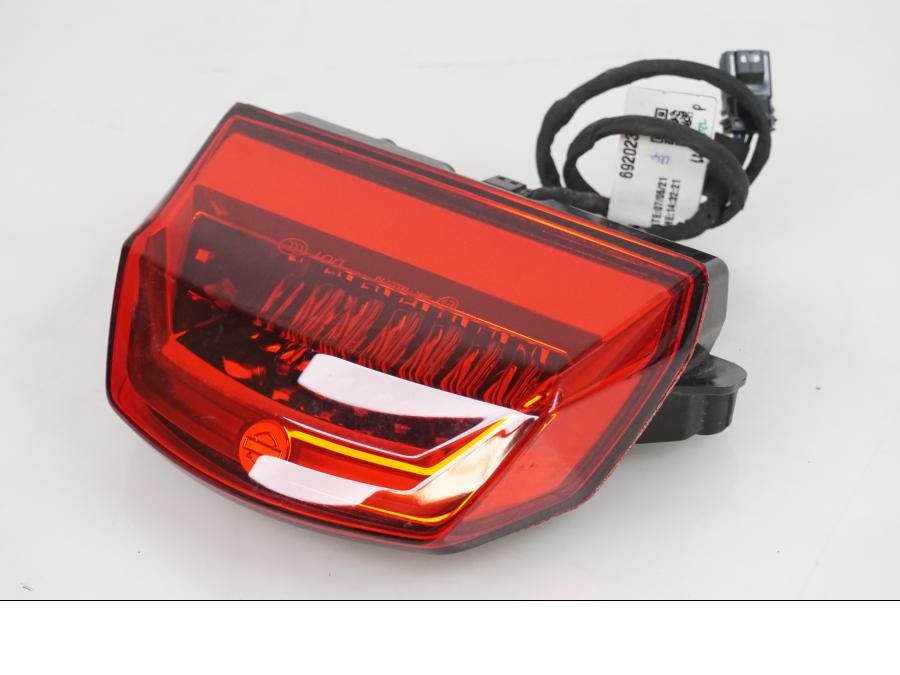 Framsidan på Baklampa från en H-D Adventure Pan America Special RA1250S -2021 motorcykel.