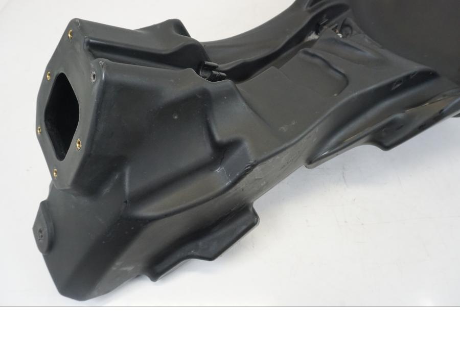 Extrabild3 på Bensintank från en Ducati Hyperstrada -2013 motorcykel.