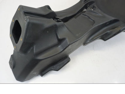 Extrabild3 på Bensintank från en Ducati Hyperstrada -2013 motorcykel.