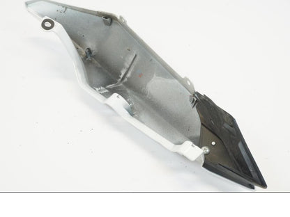 Snett uppifrån på Bakvinge från en Yamaha XJ 6 -2011 motorcykel.