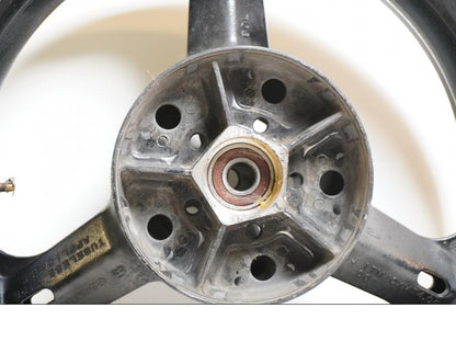 Extrabild2 på Fälg från en Suzuki DL 1000 -2004 motorcykel.