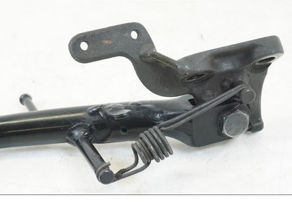 Snett nerifrån på Sidostöd från en Suzuki GSX-R 750 -2008 motorcykel.