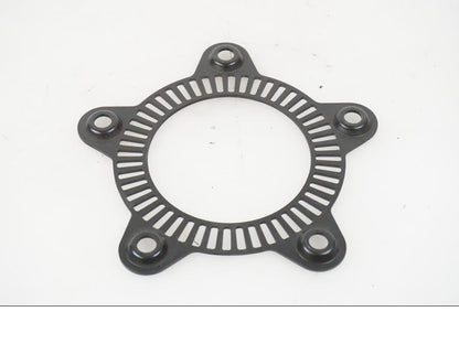 Baksidan på ABS krans från en KTM 790 Duke -2019 motorcykel.