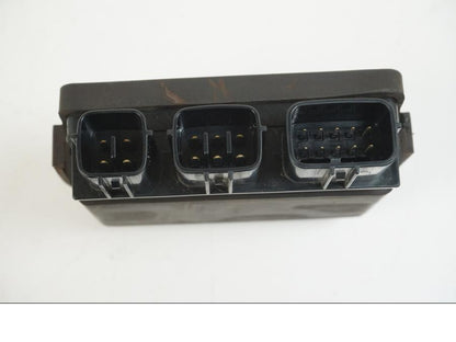 Snett nerifrån på Reläbox från en Kawasaki ER-6F -2016 motorcykel.