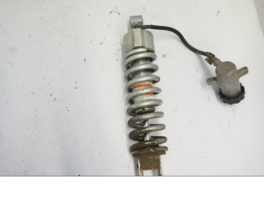 Baksidan på Stötdämpare från en Suzuki DL 1000 -2003 motorcykel.