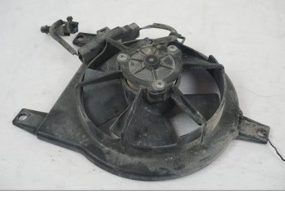 Baksidan på Vattenkylfläkt från en BMW F 800 GS -2008 motorcykel.