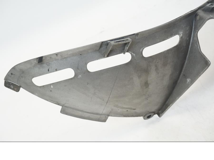 Snett uppifrån på Trekanten från en Kawasaki ZX-12R -2000 motorcykel.