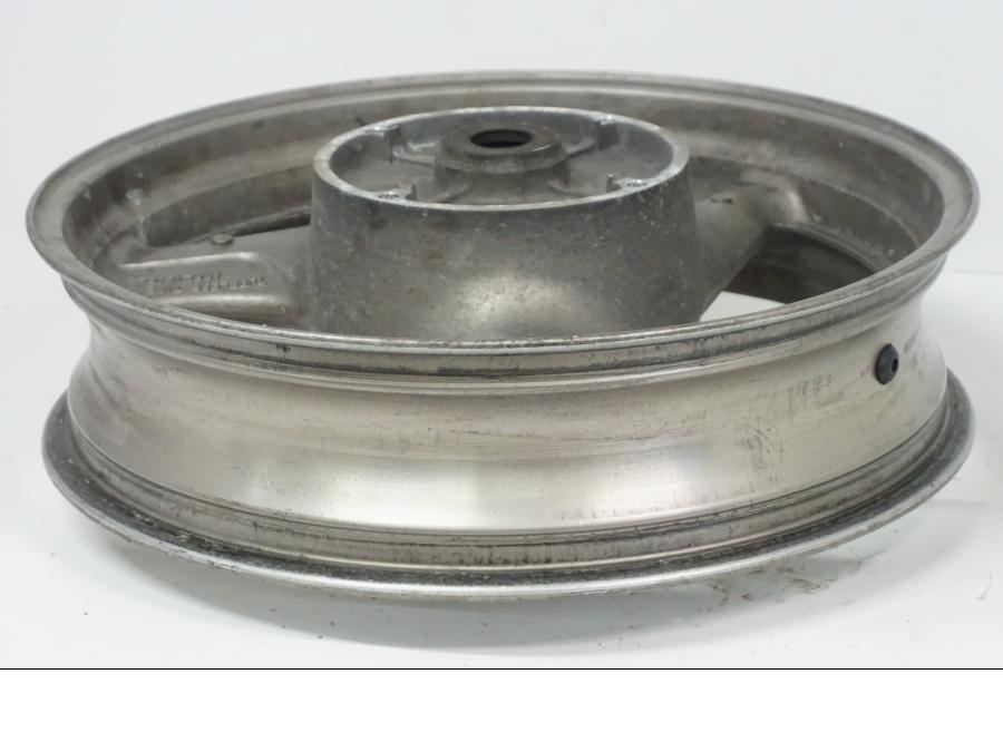 Höger sida på Fälg från en Honda XL 1000 V -1999 motorcykel.