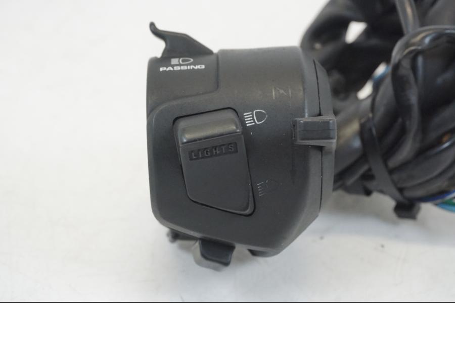 Höger sida på Styrelreglage från en Honda CB 750 -2002 motorcykel.