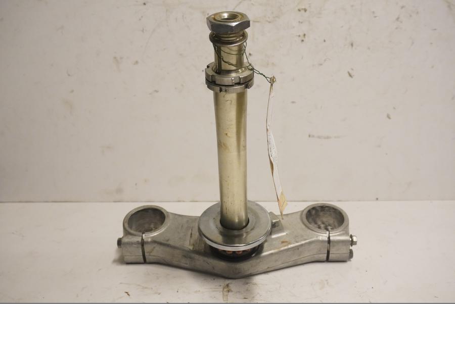 Framsidan på Gaffelkrona från en Suzuki DL 1000 -2004 motorcykel.