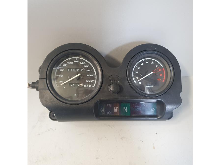 Framsidan på Instrumentpanel från en BMW R 1100 RT -1999 motorcykel.