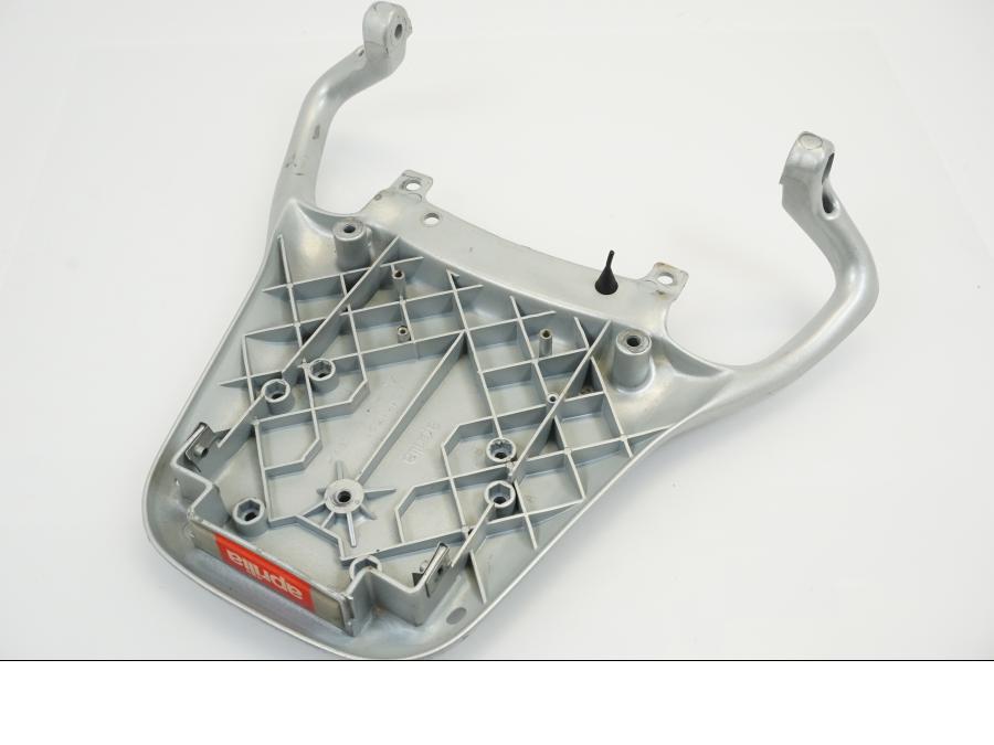 Snett nerifrån på Pakethållare från en Aprilia Pegaso 650 -1997 motorcykel.