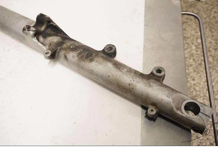 Snett uppifrån på Gaffelben från en BMW R 1100 RT -2000 motorcykel.