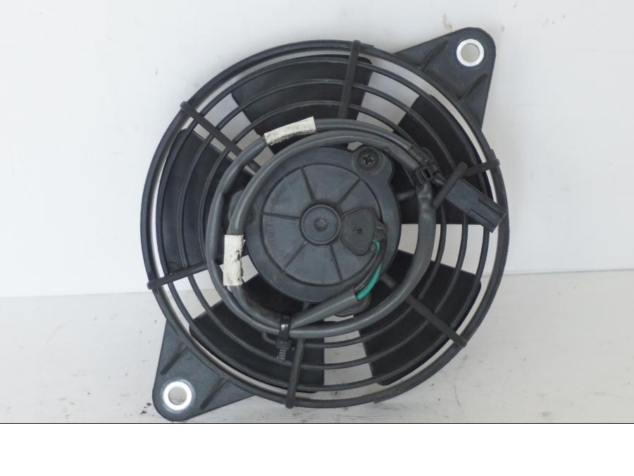 Baksidan på Vattenkylfläkt från en Honda SH 300 A -2011 scooter.