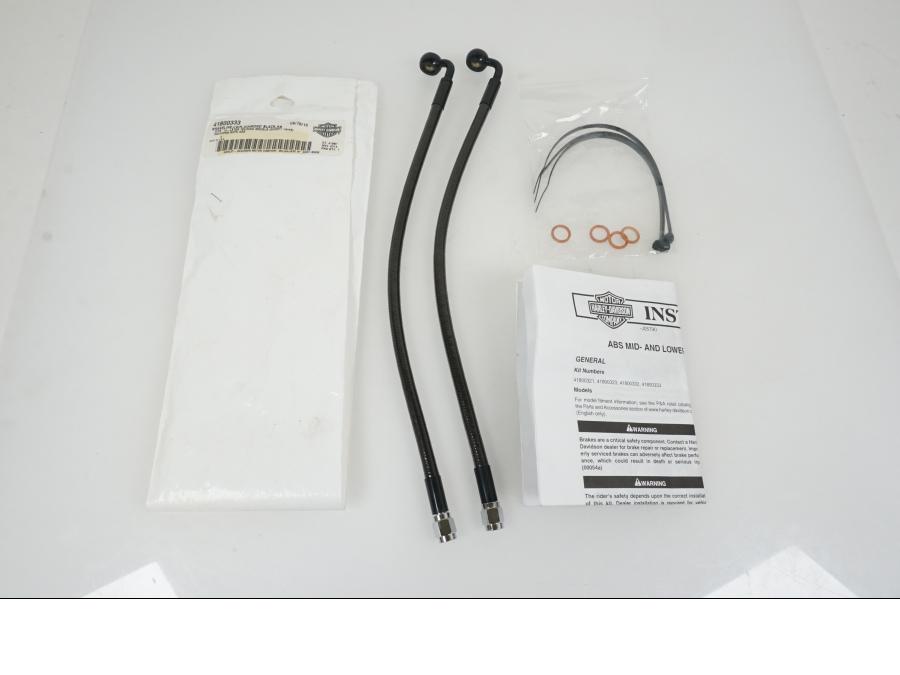 Framsidan på Bromsslang från en H-D Harley diverse -2014 motorcykel.