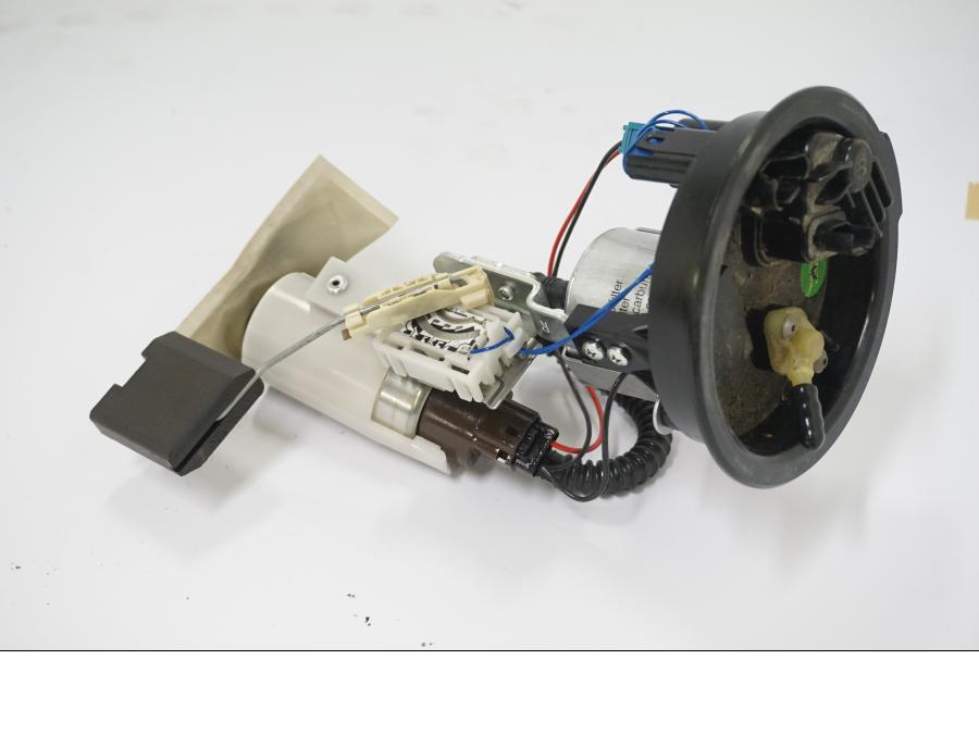 Framsidan på Bensinpump insprut från en BMW F 700 GS -2013 motorcykel.