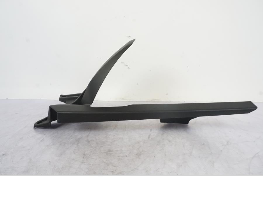 Vänster sida på Svingskärm från en KTM 1290 Super Duke R -2021 motorcykel.