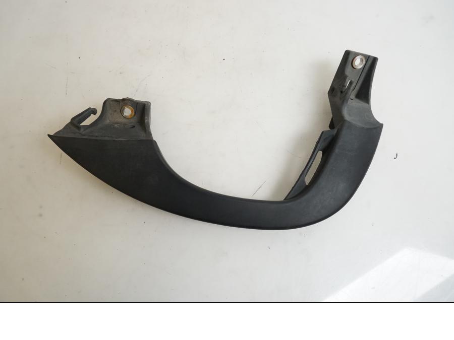 Framsidan på Passagerarhandtag från en BMW K 1200 S -2007 motorcykel.