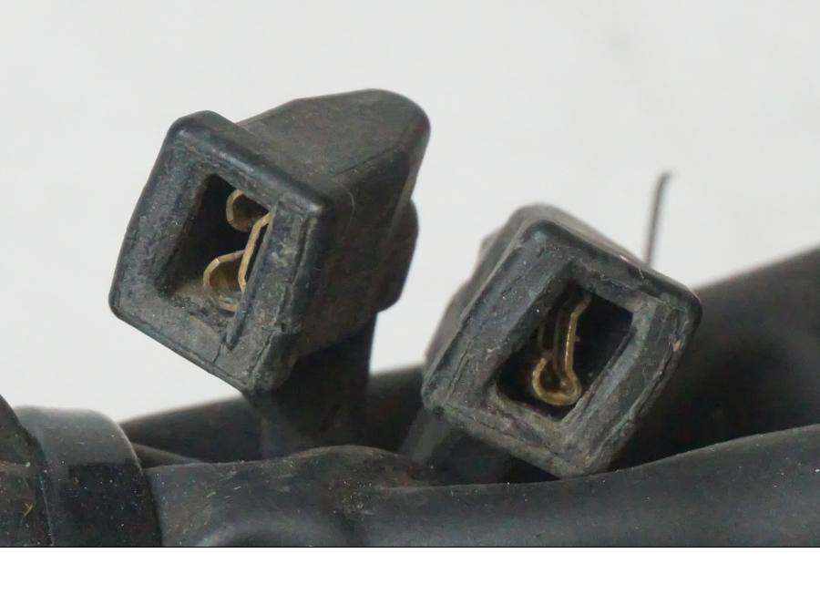 Vänster sida på <p>Styrelreglage höger från Honda VFR 750 F 1988.</p>

<p>Solblekt i plasten se bild.</p> motorcykel.