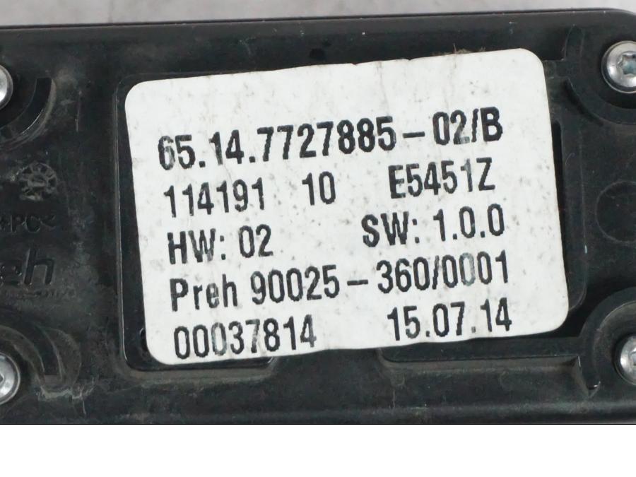 Snett uppifrån på Radio från en BMW K 1600 GTL -2015 motorcykel.