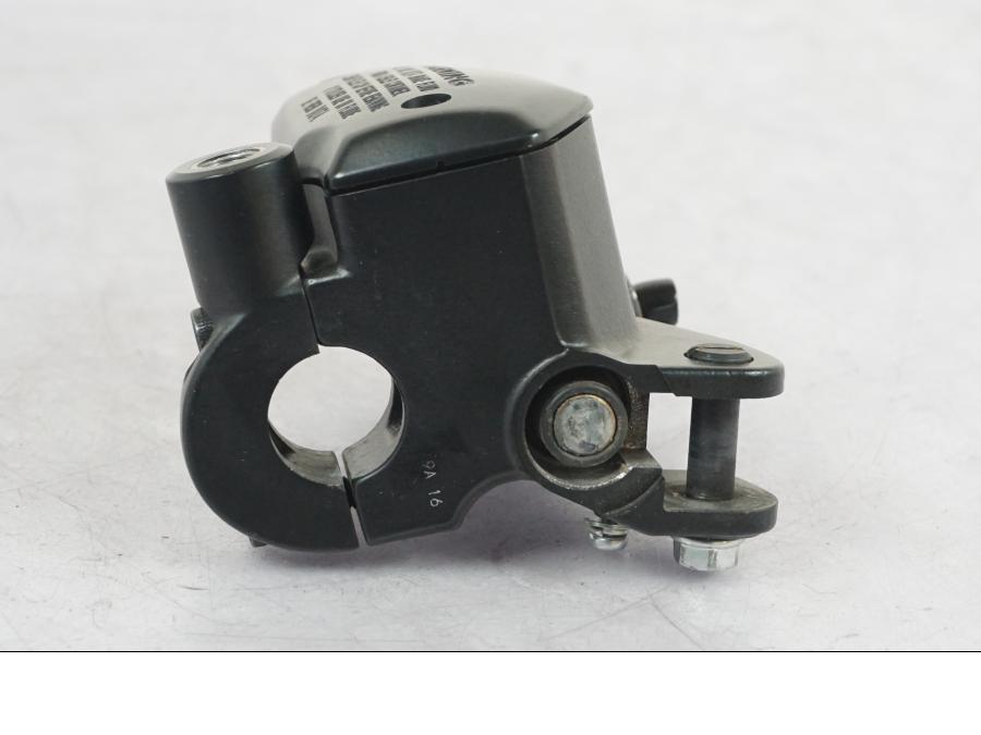 Baksidan på Bromshuvudcylinder från en Kawasaki Z 900 -2019 motorcykel.