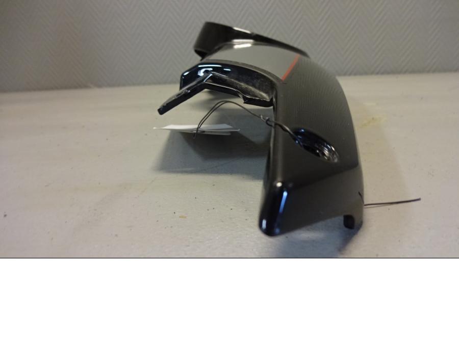 Vänster sida på Bakvinge från en BMW F 800 GT -2015 motorcykel.