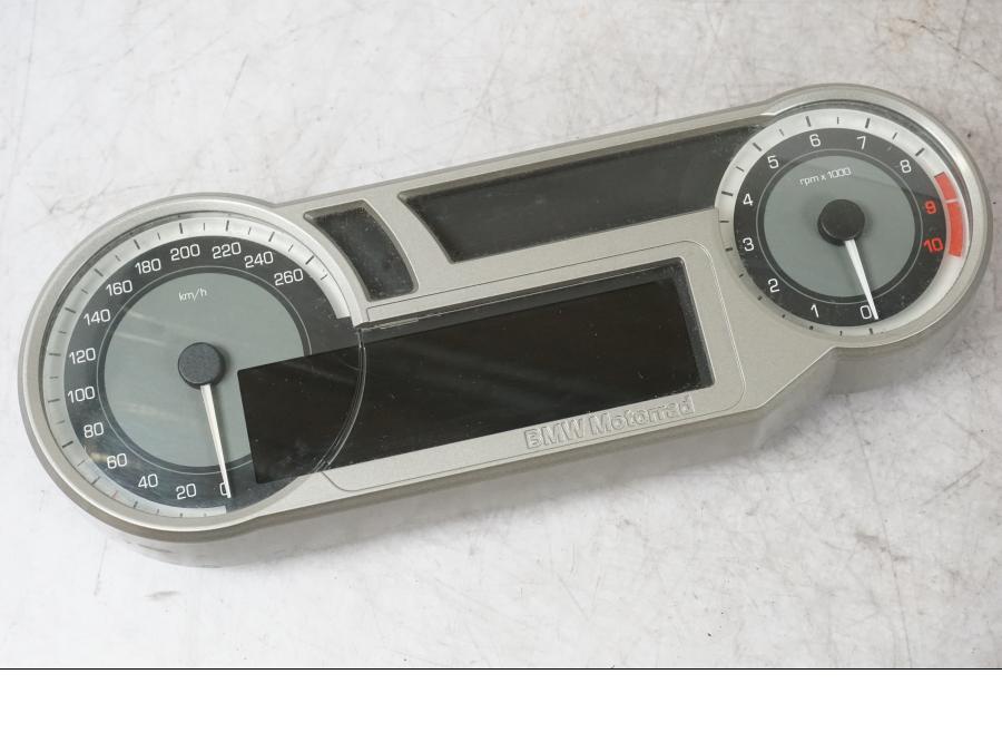 Framsidan på Instrumentpanel från en BMW K 1600 GTL -2015 motorcykel.