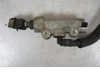 Baksidan på Bromshuvudcylinder från en Honda VTR 1000 F -1997 motorcykel.