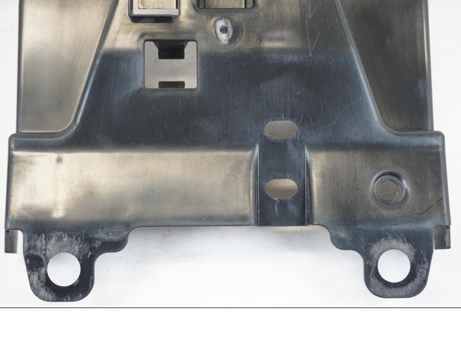 Snett uppifrån på Undertail från en Yamaha MT-09 -2021 motorcykel.