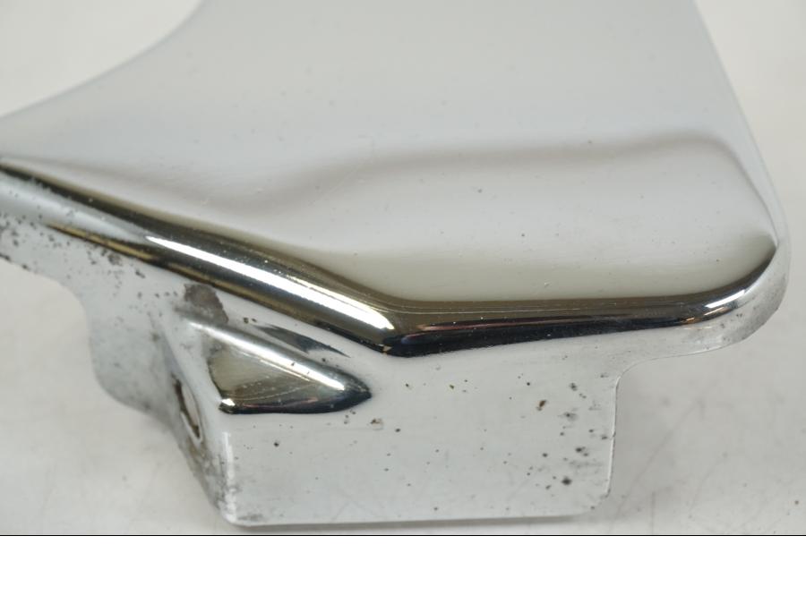 Höger sida på Bromsvätskebehållarkåpa från en Suzuki VS 1400 -1999 motorcykel.