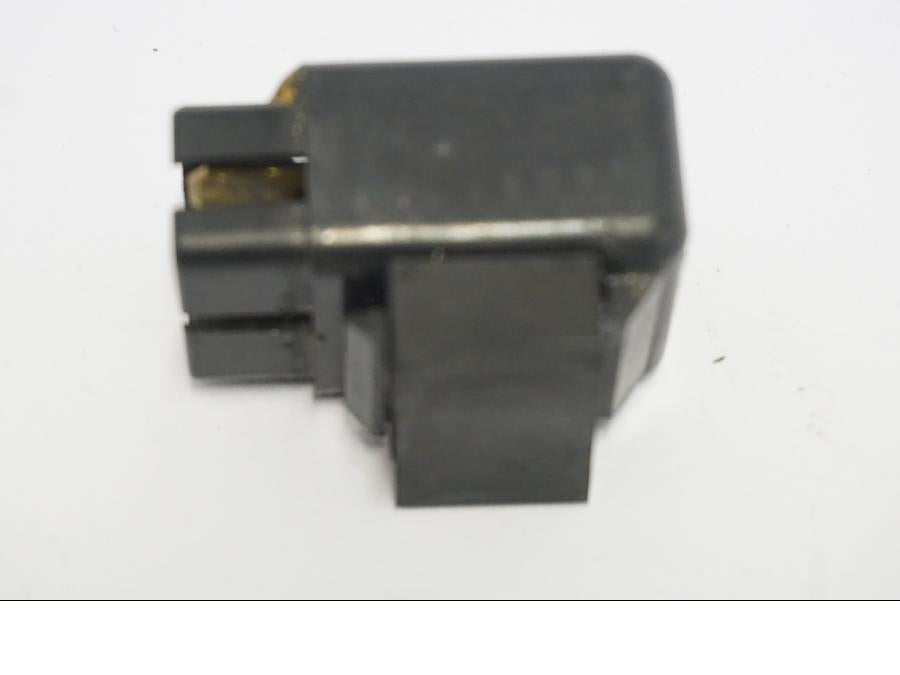 Höger sida på Relä från en Suzuki DL 1000 -2003 motorcykel.