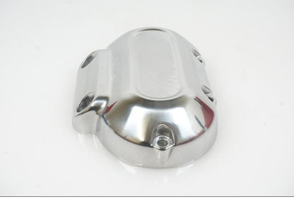 Baksidan på Transmissionskåpa från en H-D Softail -2019 motorcykel.