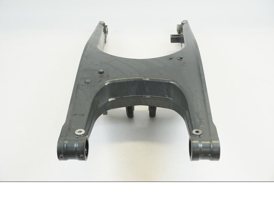 Höger sida på Sving från en KTM 390 Duke -2021 motorcykel.