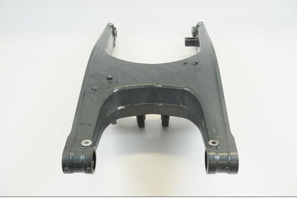 Höger sida på Sving från en KTM 390 Duke -2021 motorcykel.