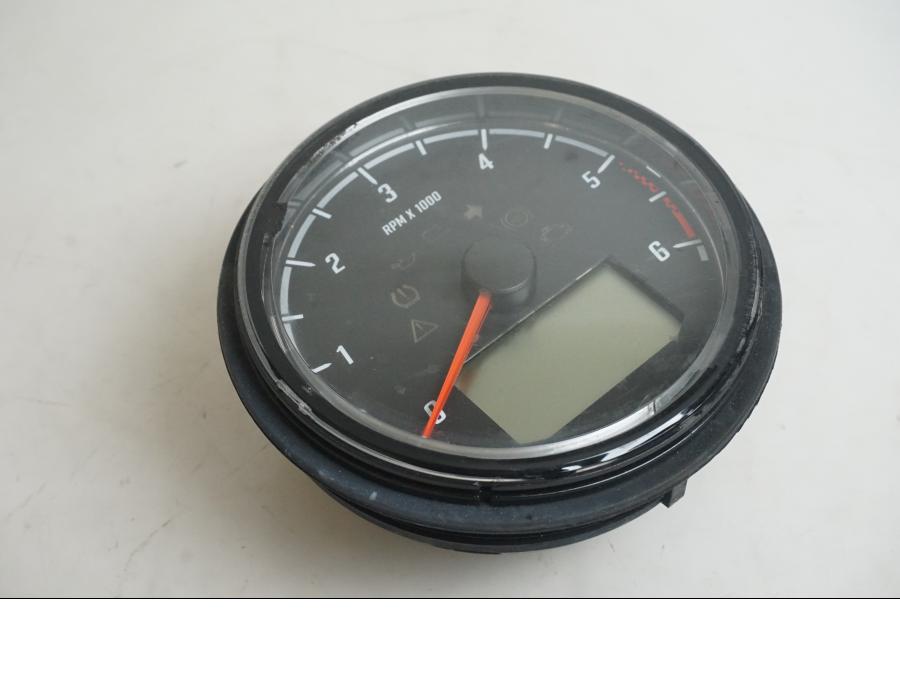 Framsidan på Varvräknare från en Indian Chieftain Dark Horse -2019 motorcykel.