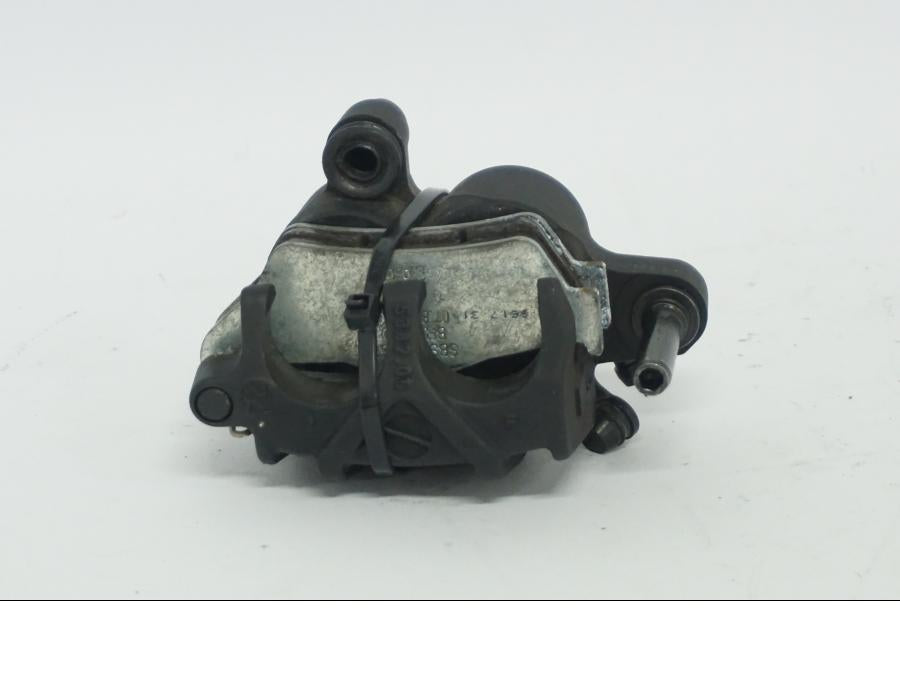 Snett uppifrån på Bromsok från en Ducati Desert X -2022 motorcykel.