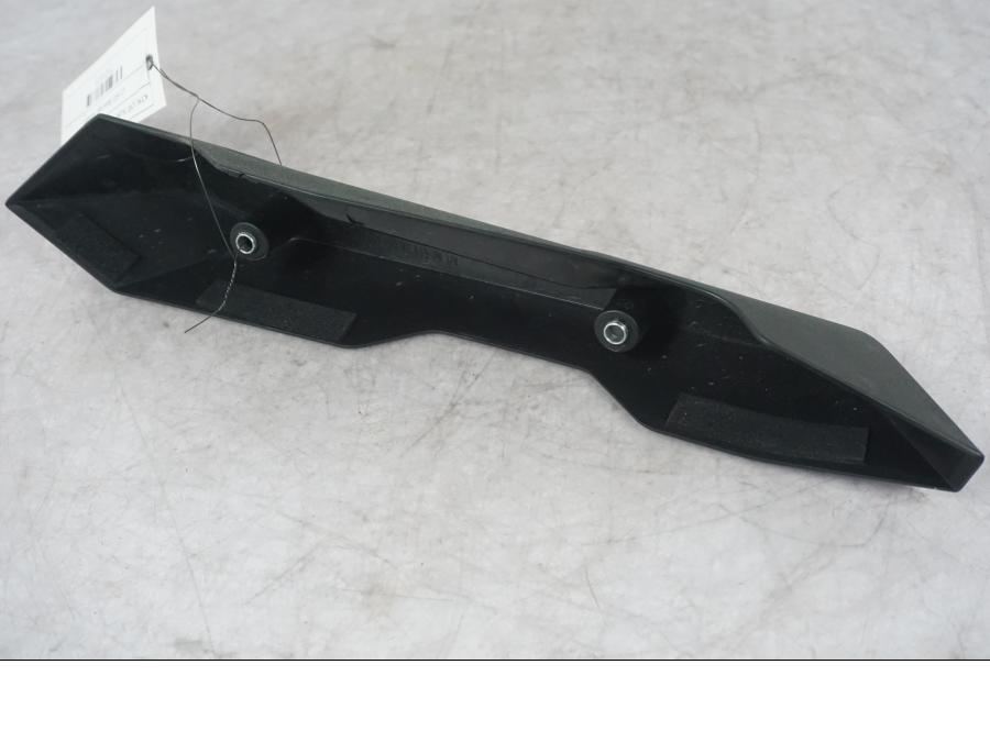 Vänster sida på Bakvinge från en KTM 1290 Super Adventure S -2022 motorcykel.