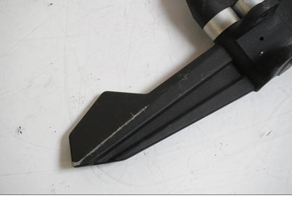 Baksidan på Fotpinnefäste från en KTM RC8 -2013 motorcykel.