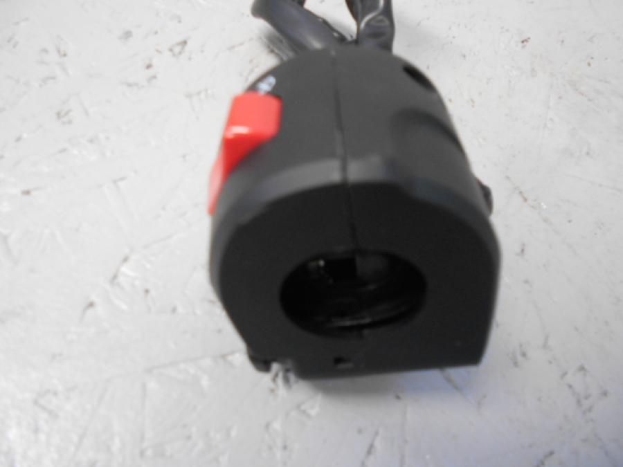 Höger sida på Styrelreglage från en Kawasaki Z 900 -2017 motorcykel.