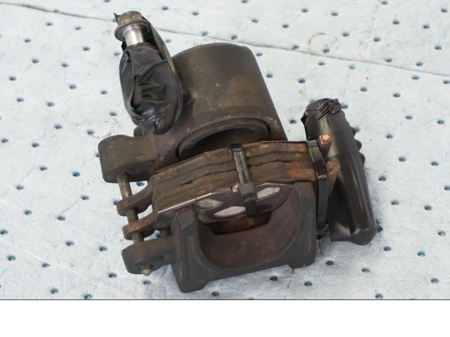 Snett uppifrån på Bromsok från en Suzuki GSX-R 1000 -2008 motorcykel.