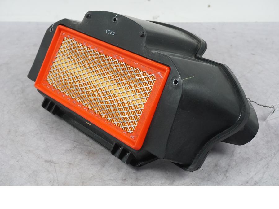 Snett nerifrån på Luftburk från en BMW K 1600 GTL -2015 motorcykel.