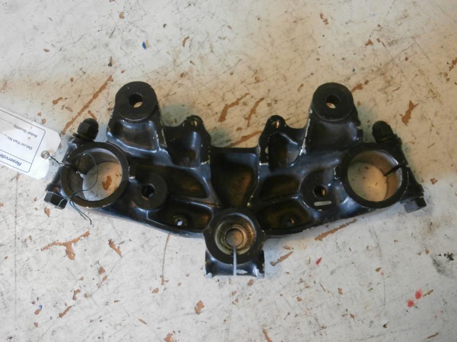 Höger sida på Gaffelkrona från en Suzuki GSX 750 -1984 motorcykel.