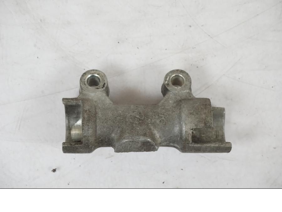 Baksidan på Bromsfördelare från en Honda CB 750 -1996 motorcykel.